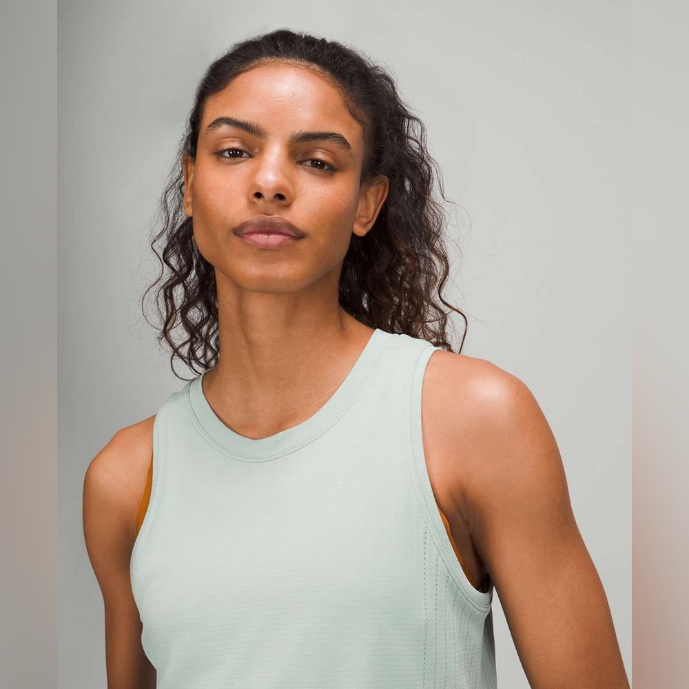 Lululemon Athletica Silver Blue Train to Be Tank Top size Medium Athletic EUC - Picture 5 of 10